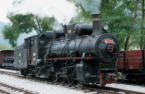 一部电影 瓦尔特保卫萨拉热窝 ,一款南斯拉夫铁路83型蒸汽机车