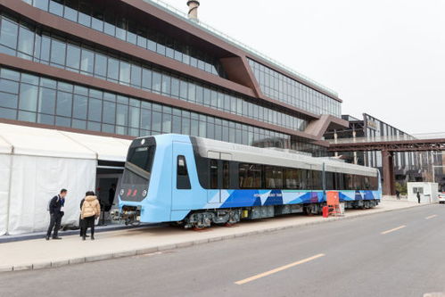 轨道行业创新产品在京展示 氢燃料铰接轻轨车亮相